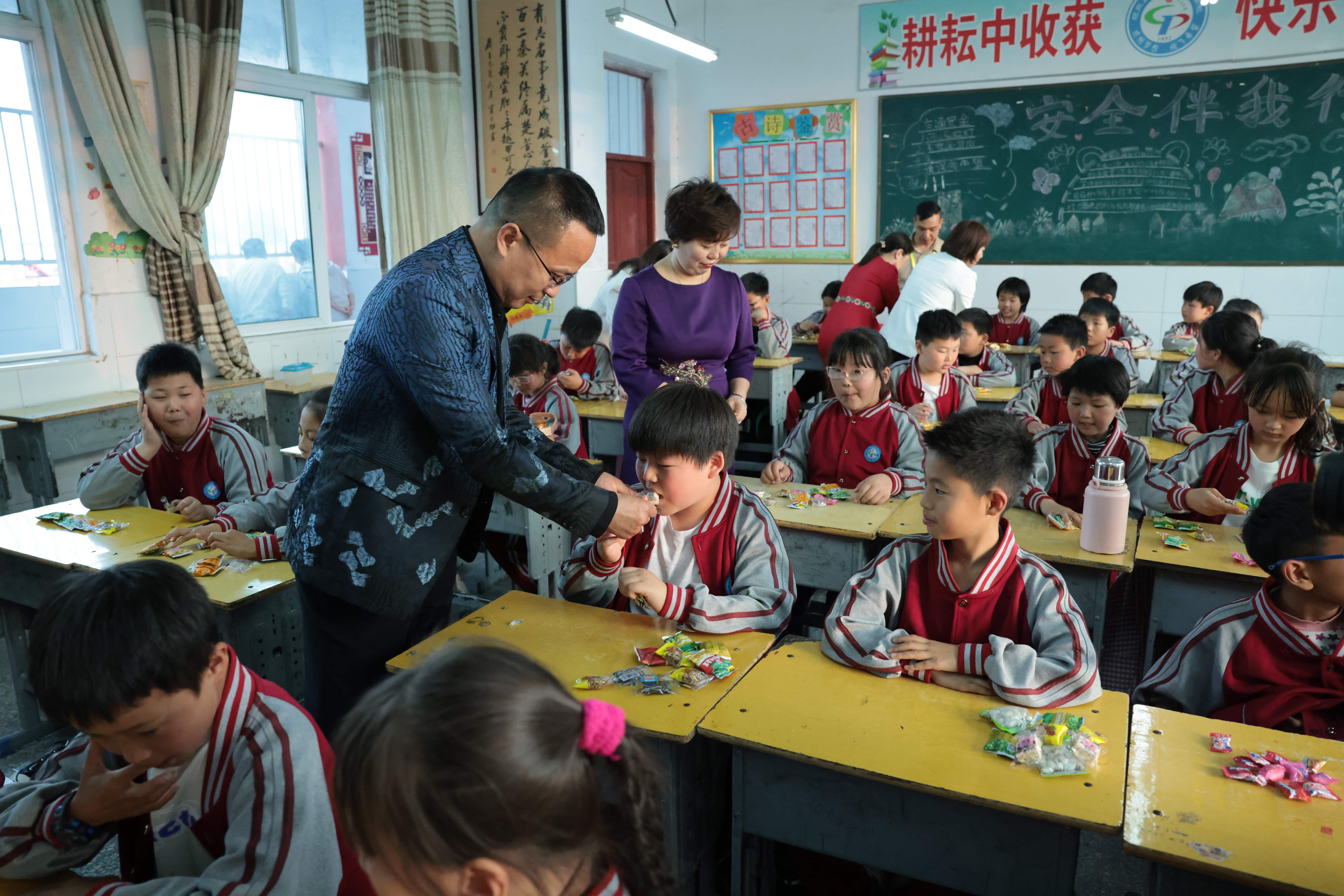 在爱意的“双向奔赴”中丨第249所安博(中国)_安博(中国)官方公益学校揭牌 在爱意的“双向奔赴”中丨第249所安博(中国)_安博(中国)官方公益学校揭牌