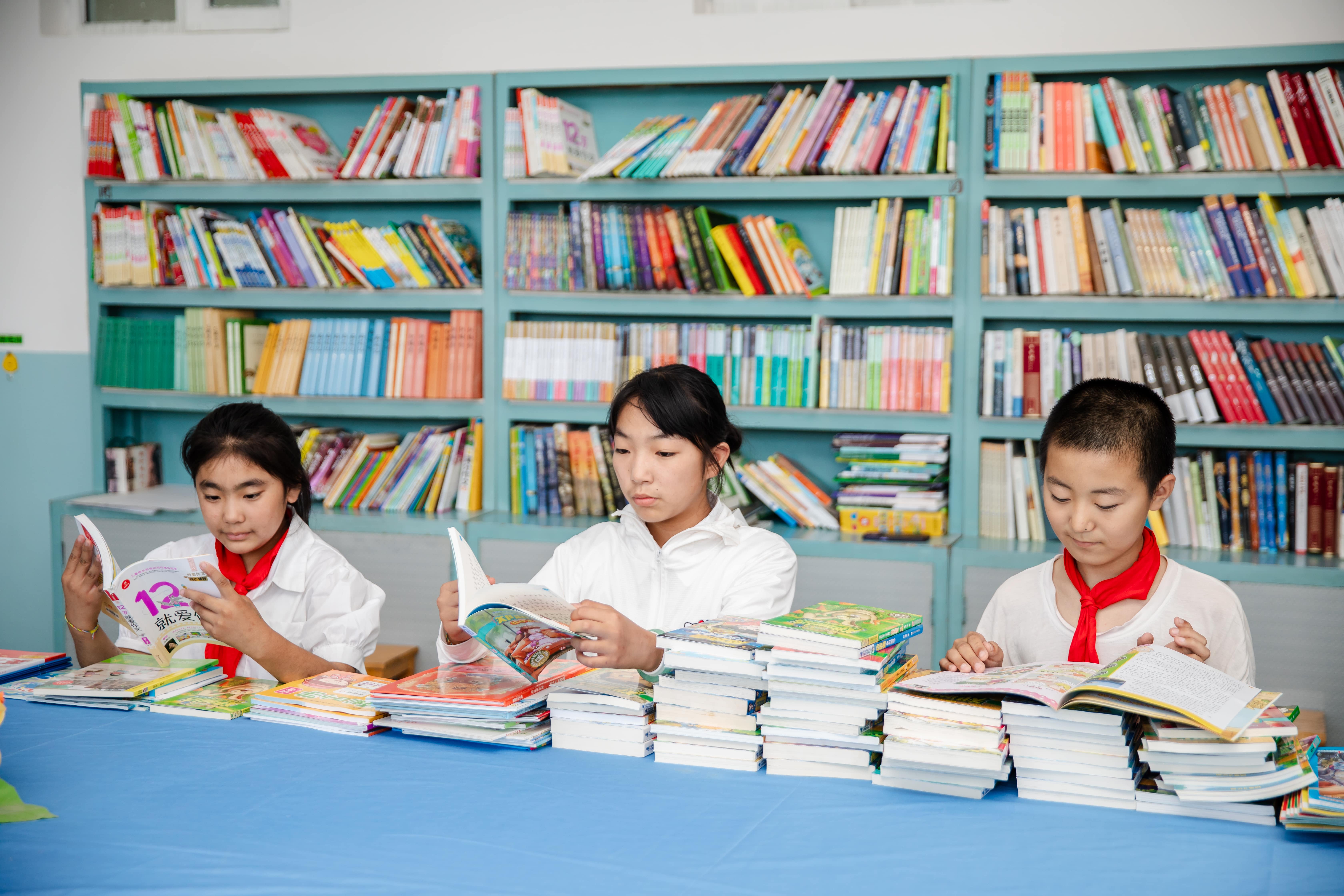 天津高校大学生记者走进安博(中国)_安博(中国)官方公益小学开展“书香悦读，筑梦成长”活动